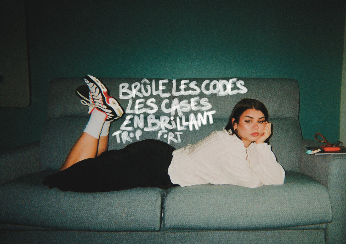 BRÛLE LES CODES ET LES CASES.